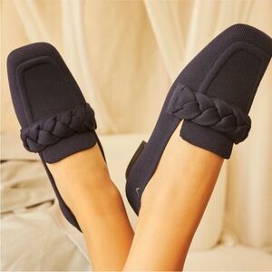 Vivaia Caitlin 2.0 Square-Toe Knot Loafers Navy Blue size 37